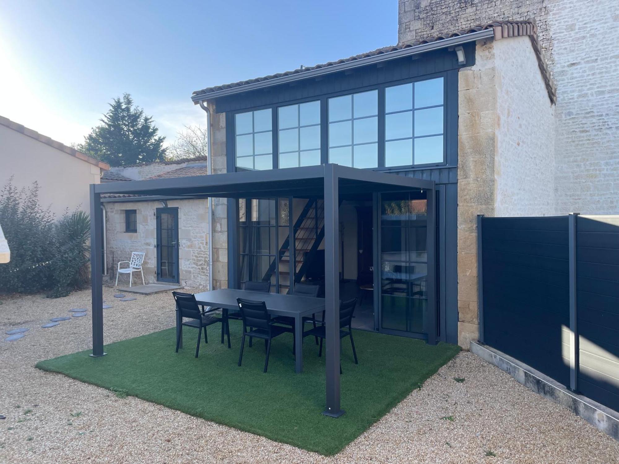 Maison chaleureuse avec parking sur place Saint-Gelais Extérieur photo